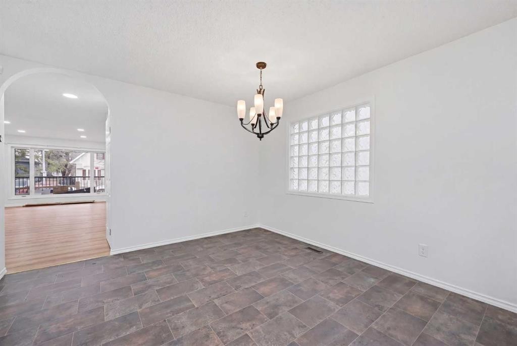 924 19 Avenue Nw, Calgary, AB - Indoor Photo Showing Other Room