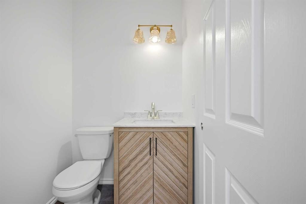 924 19 Avenue Nw, Calgary, AB - Indoor Photo Showing Bathroom
