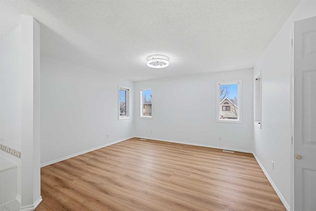 924 19 Avenue Nw, Calgary, AB - Indoor Photo Showing Other Room