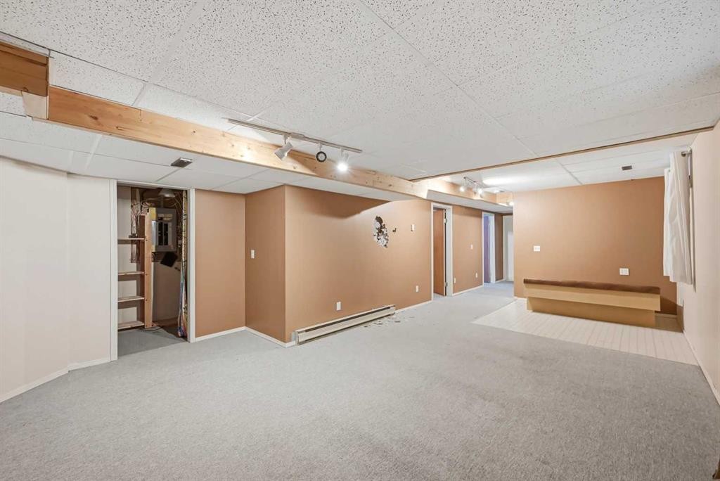 924 19 Avenue Nw, Calgary, AB - Indoor Photo Showing Other Room