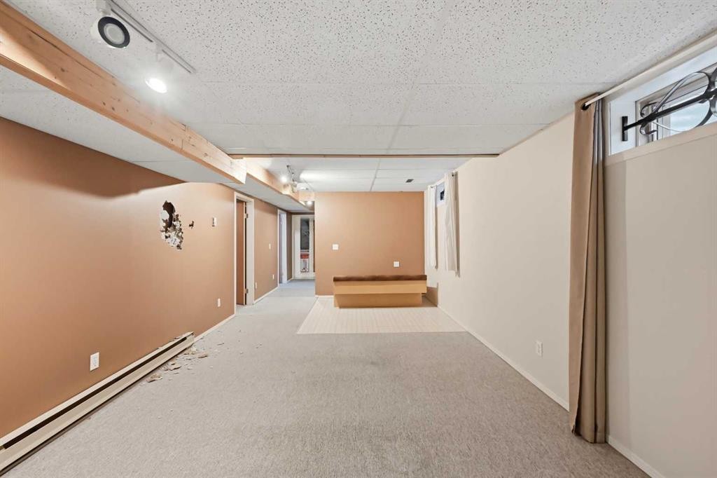 924 19 Avenue Nw, Calgary, AB - Indoor Photo Showing Other Room