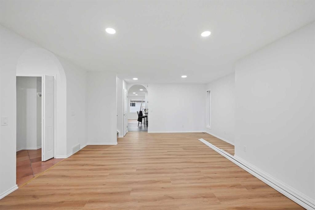 924 19 Avenue Nw, Calgary, AB - Indoor Photo Showing Other Room