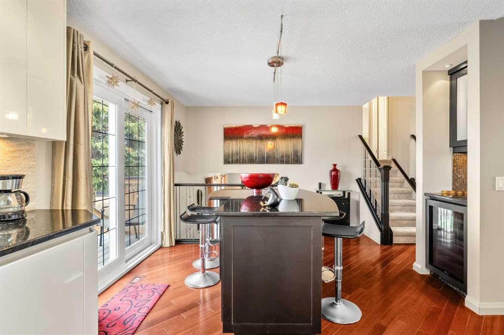 91 Sun Valley Drive Se, Calgary, AB - Indoor Photo Showing Kitchen