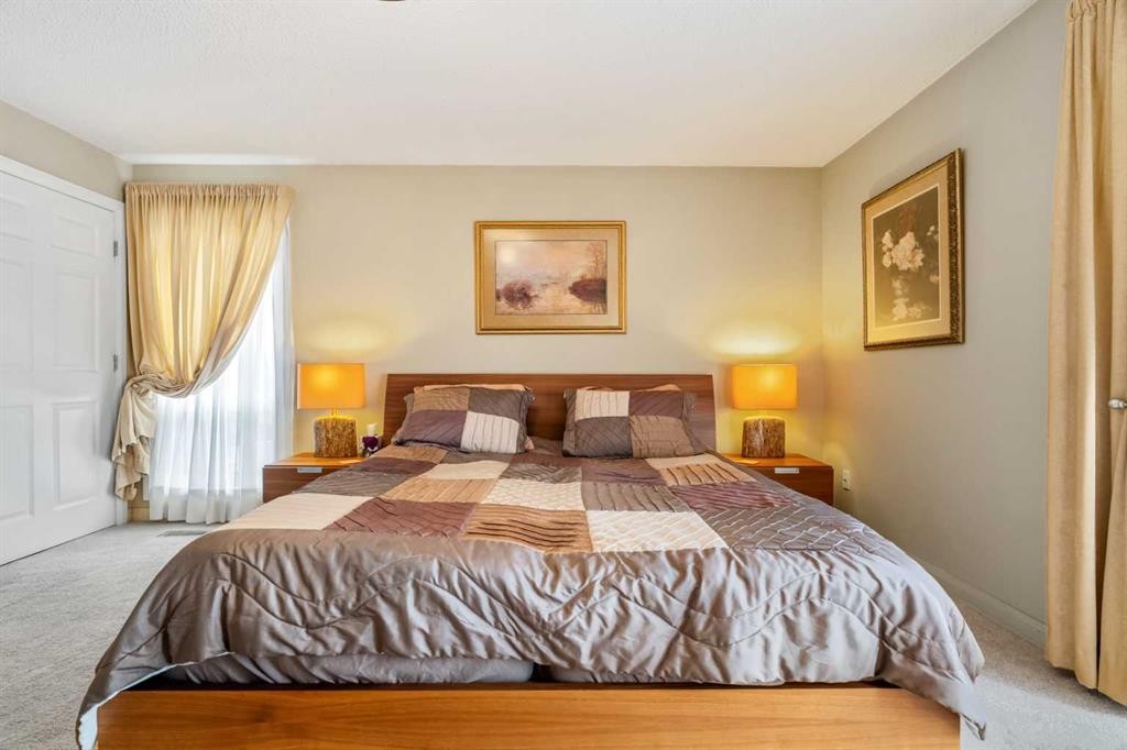 91 Sun Valley Drive Se, Calgary, AB - Indoor Photo Showing Bedroom