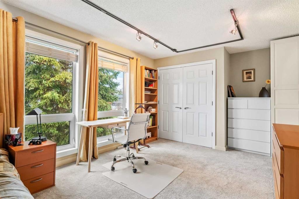91 Sun Valley Drive Se, Calgary, AB - Indoor