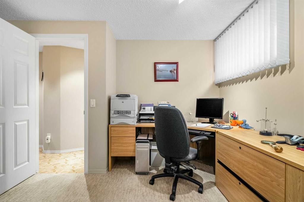 91 Sun Valley Drive Se, Calgary, AB - Indoor Photo Showing Office