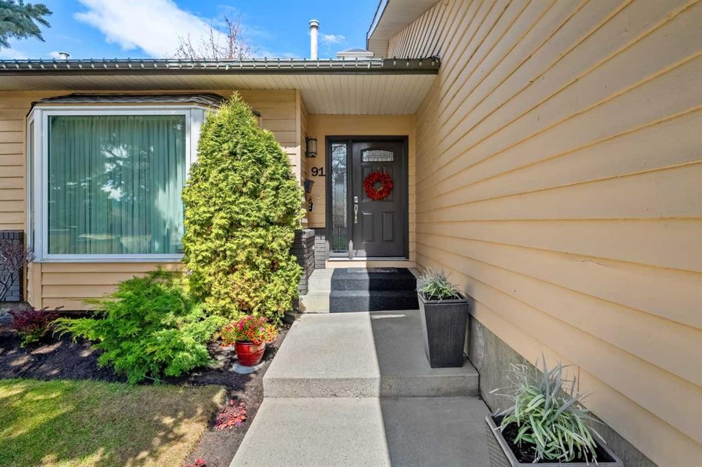 91 Sun Valley Drive Se, Calgary, AB - Outdoor With Exterior