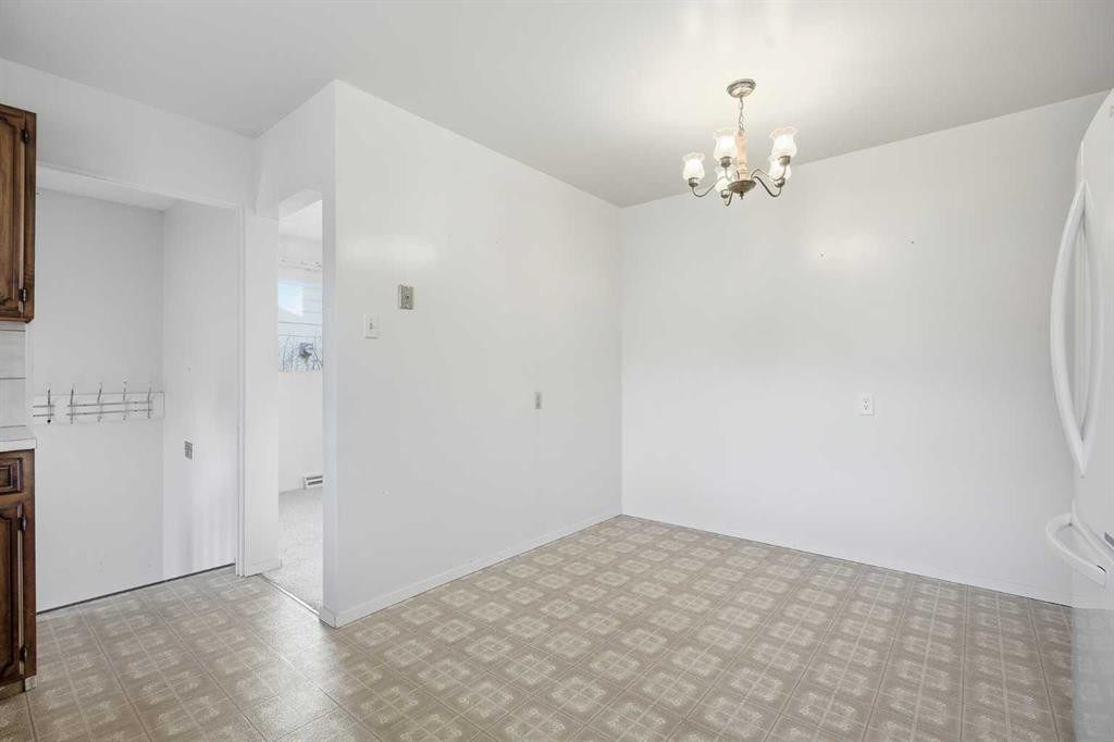 5220 Barron Drive Nw, Calgary, AB - Indoor Photo Showing Other Room