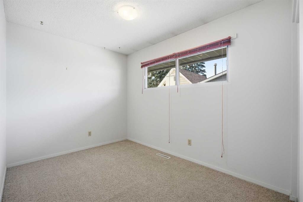 5220 Barron Drive Nw, Calgary, AB - Indoor Photo Showing Other Room