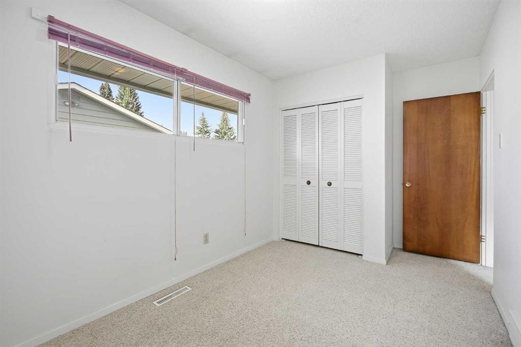5220 Barron Drive Nw, Calgary, AB - Indoor Photo Showing Other Room