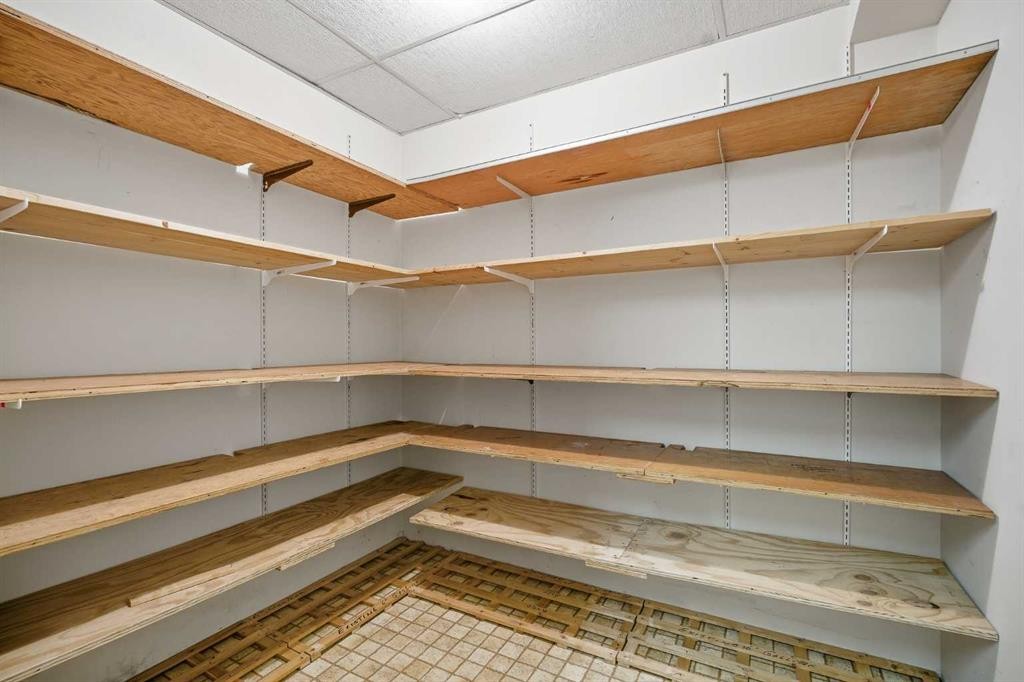 5220 Barron Drive Nw, Calgary, AB - Indoor