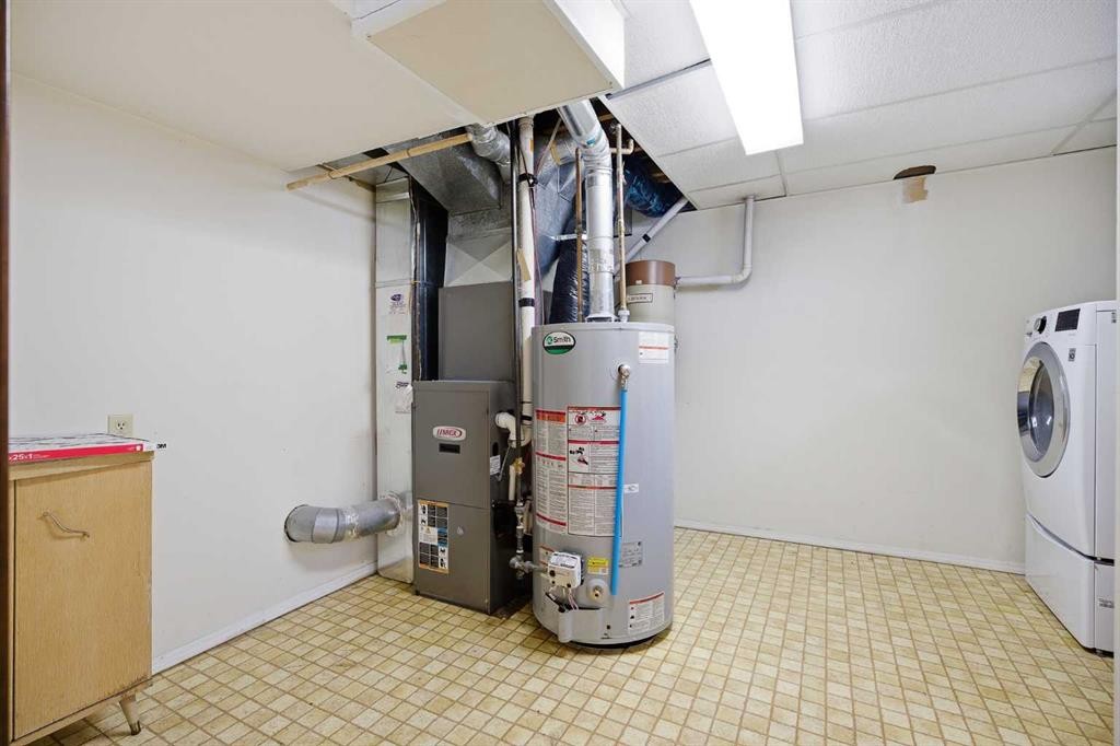 5220 Barron Drive Nw, Calgary, AB - Indoor Photo Showing Laundry Room