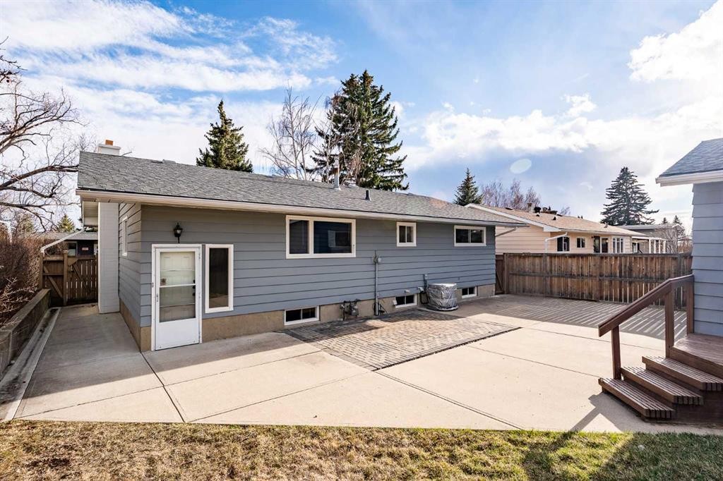 5220 Barron Drive Nw, Calgary, AB - Outdoor With Exterior