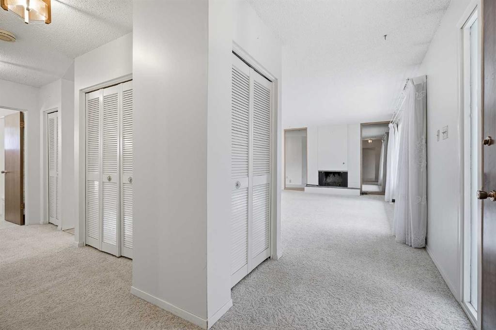 5220 Barron Drive Nw, Calgary, AB - Indoor Photo Showing Other Room