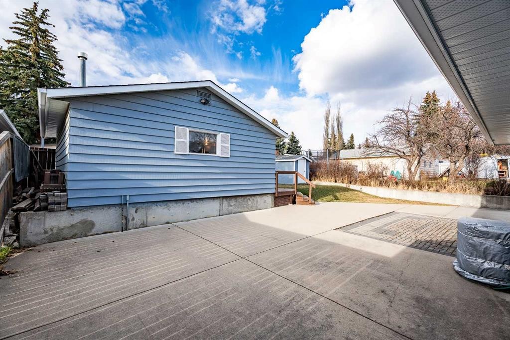 5220 Barron Drive Nw, Calgary, AB - Outdoor With Exterior