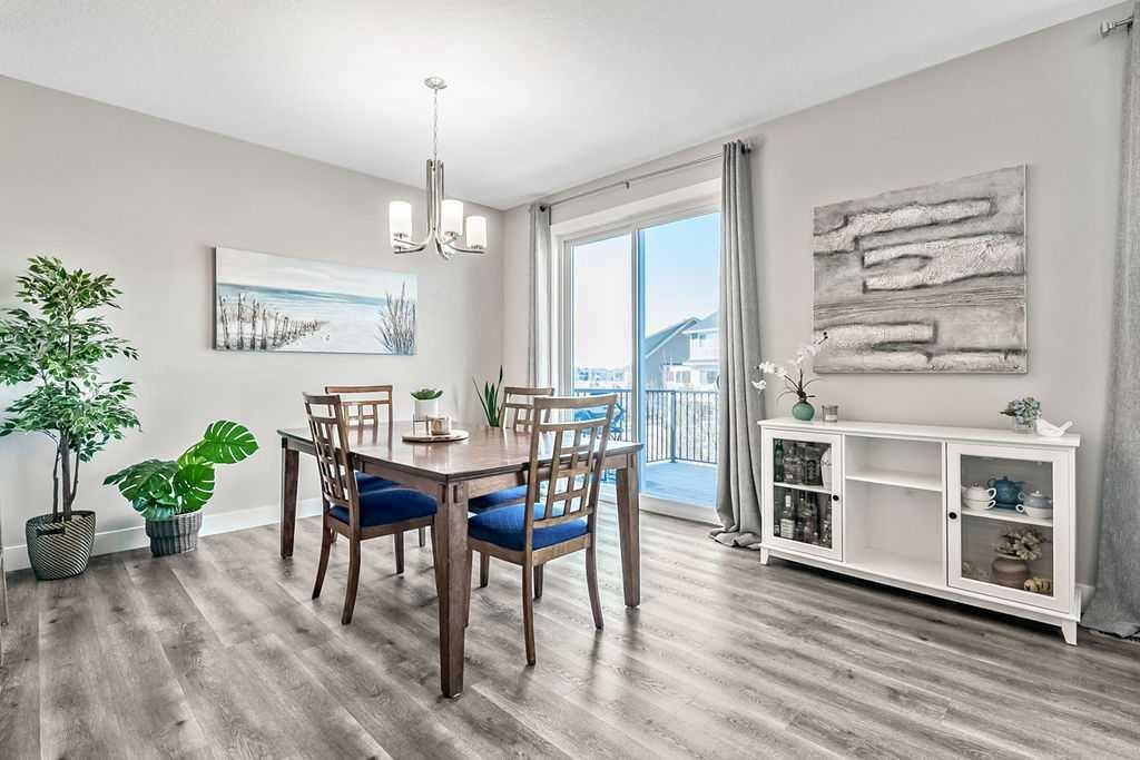 75 Sundown Way, Cochrane, AB - Indoor Photo Showing Dining Room