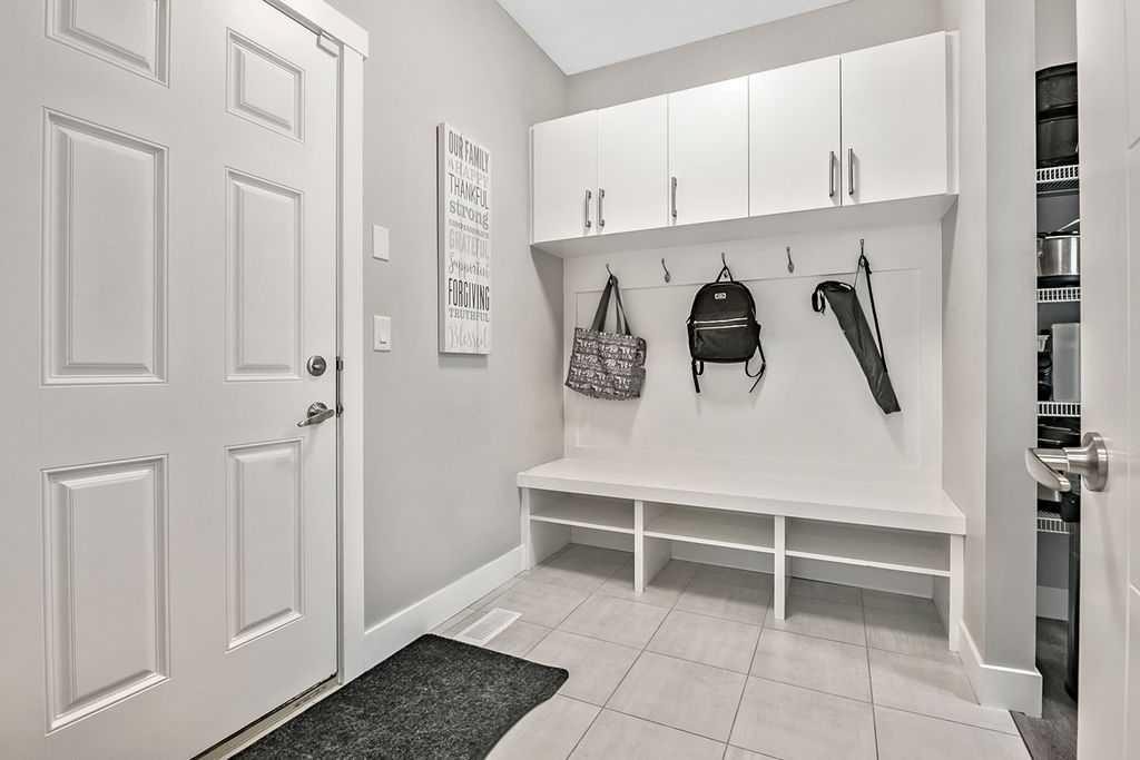 75 Sundown Way, Cochrane, AB - Indoor Photo Showing Other Room