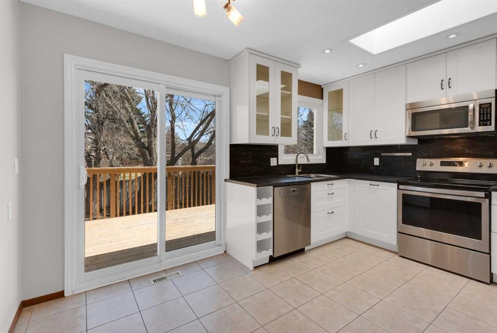260 Hawkwood Boulevard Nw, Calgary, AB - Indoor Photo Showing Kitchen With Stainless Steel Kitchen
