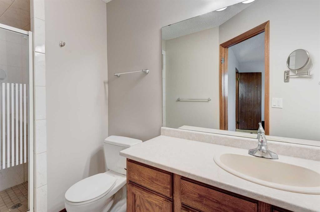 260 Hawkwood Boulevard Nw, Calgary, AB - Indoor Photo Showing Bathroom