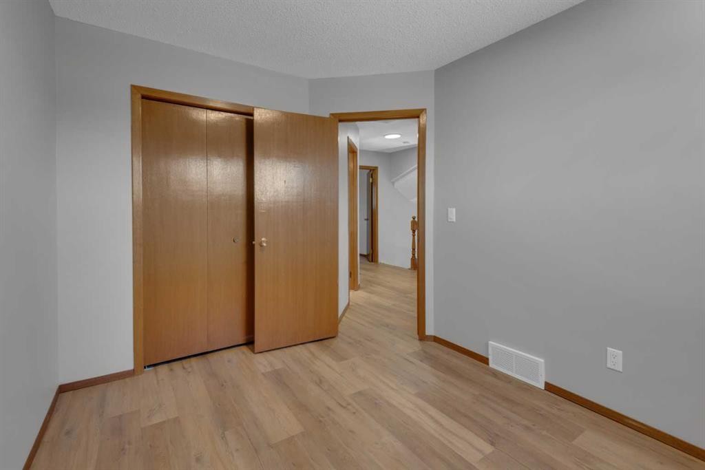 260 Hawkwood Boulevard Nw, Calgary, AB - Indoor Photo Showing Other Room