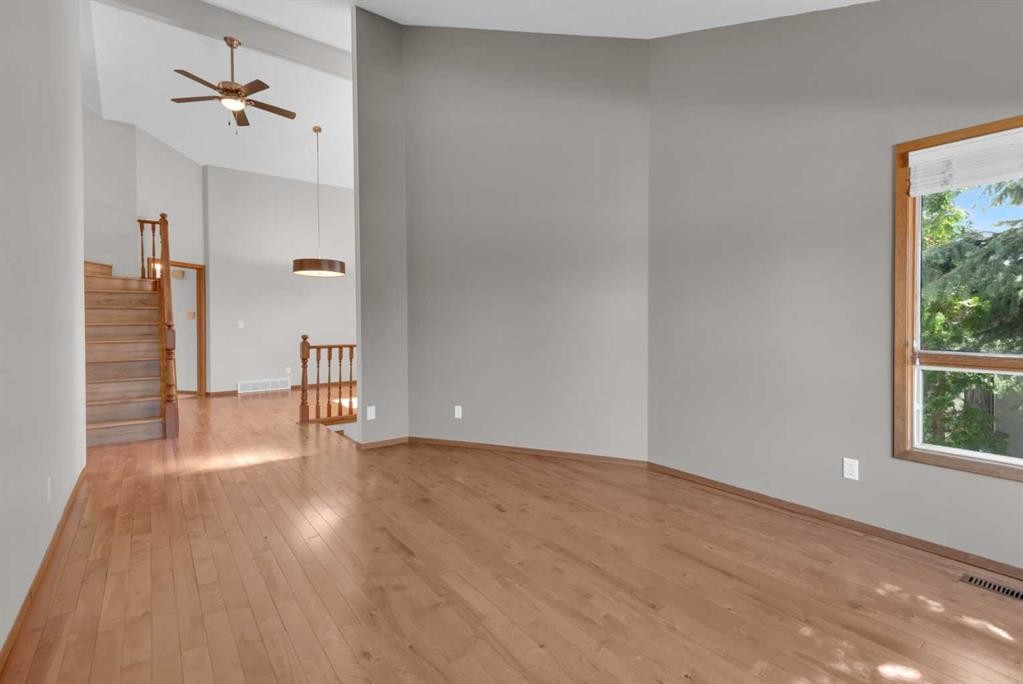 260 Hawkwood Boulevard Nw, Calgary, AB - Indoor Photo Showing Other Room