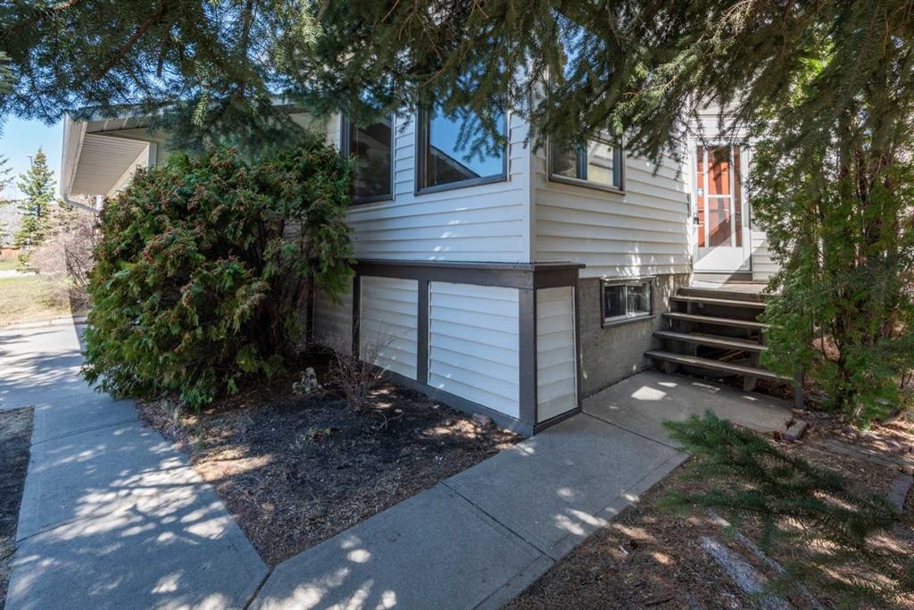 260 Hawkwood Boulevard Nw, Calgary, AB - Outdoor