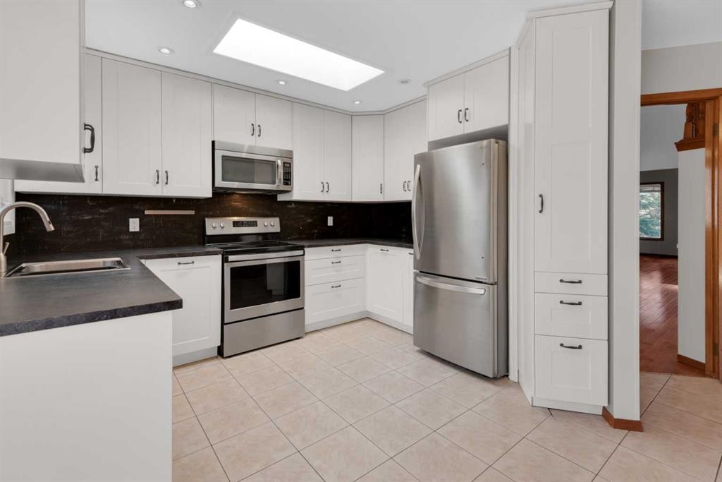 260 Hawkwood Boulevard Nw, Calgary, AB - Indoor Photo Showing Kitchen With Stainless Steel Kitchen