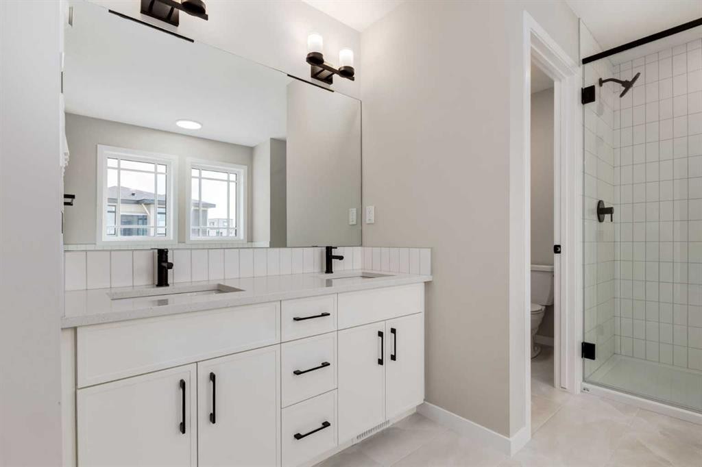 26 Alpine Gardens Sw, Calgary, AB - Indoor Photo Showing Bathroom