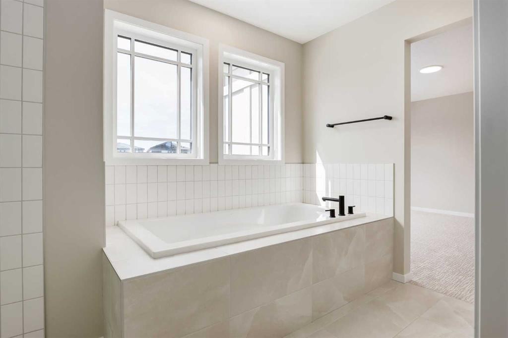 26 Alpine Gardens Sw, Calgary, AB - Indoor Photo Showing Bathroom