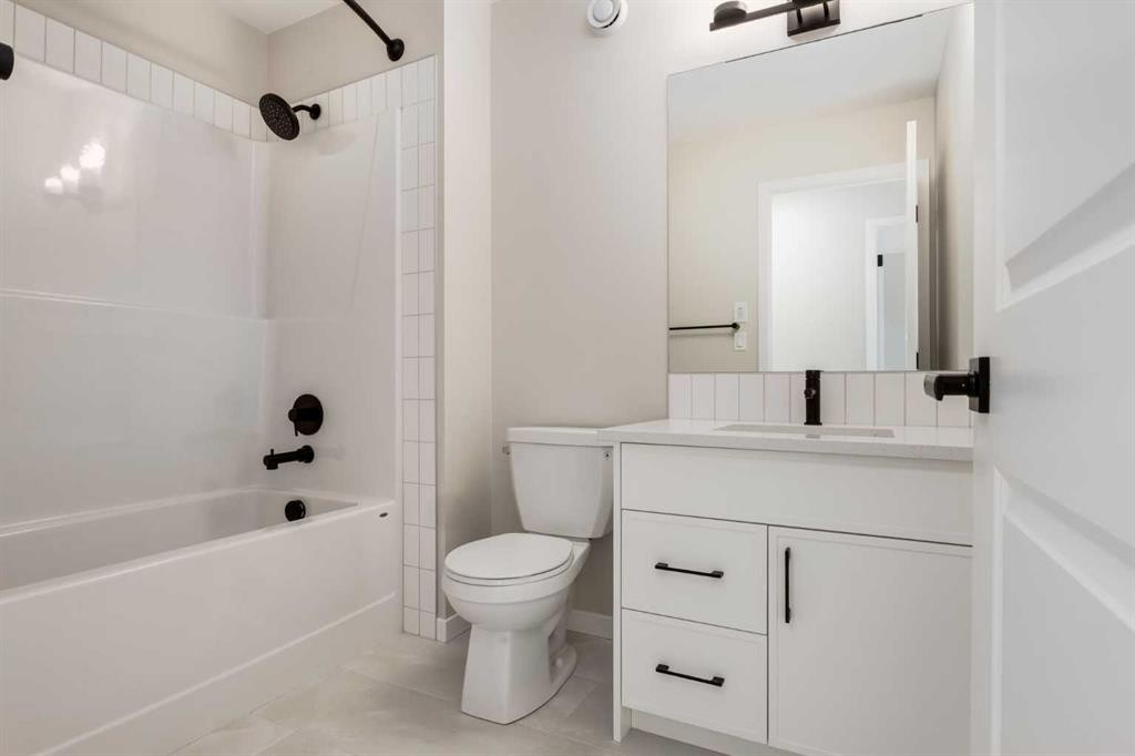26 Alpine Gardens Sw, Calgary, AB - Indoor Photo Showing Bathroom