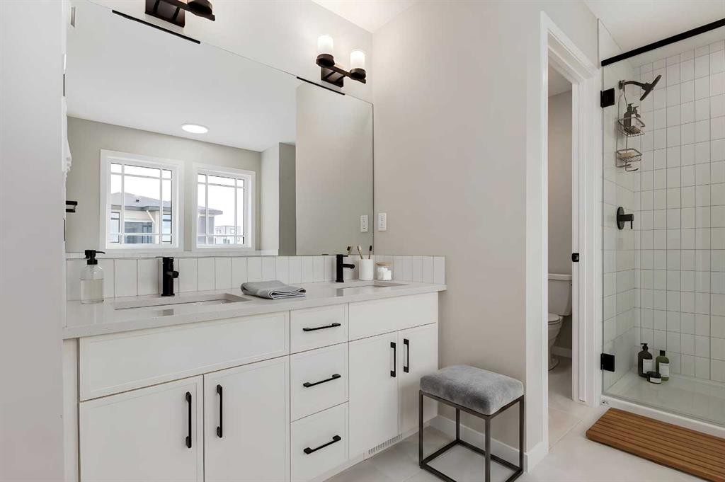 26 Alpine Gardens Sw, Calgary, AB - Indoor Photo Showing Bathroom