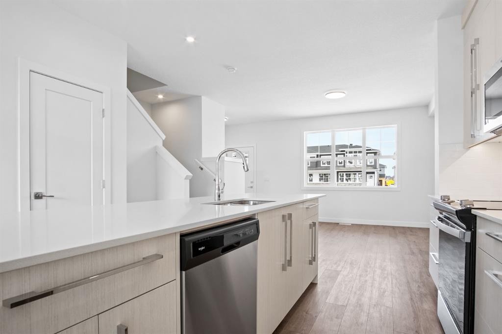 277 Dawson Way, Chestermere, AB - Indoor Photo Showing Kitchen With Upgraded Kitchen