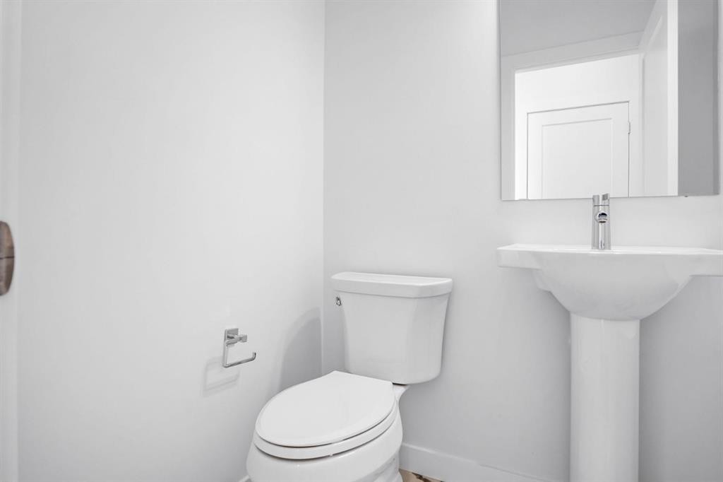 277 Dawson Way, Chestermere, AB - Indoor Photo Showing Bathroom