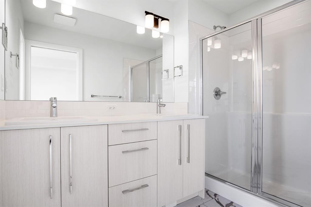 277 Dawson Way, Chestermere, AB - Indoor Photo Showing Bathroom