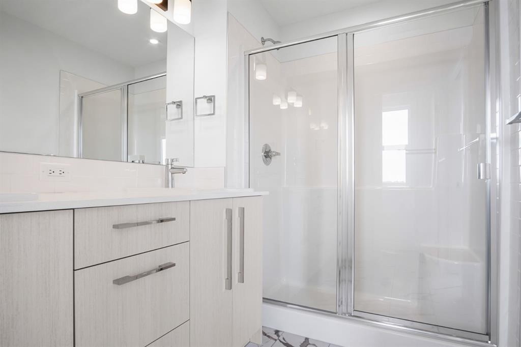 277 Dawson Way, Chestermere, AB - Indoor Photo Showing Bathroom