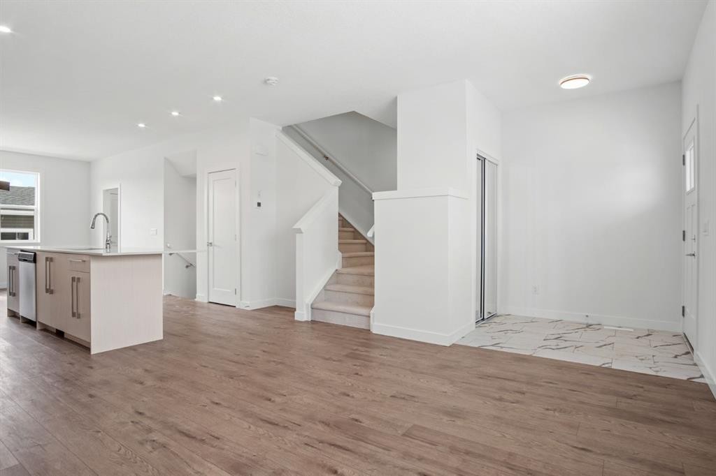277 Dawson Way, Chestermere, AB - Indoor Photo Showing Kitchen