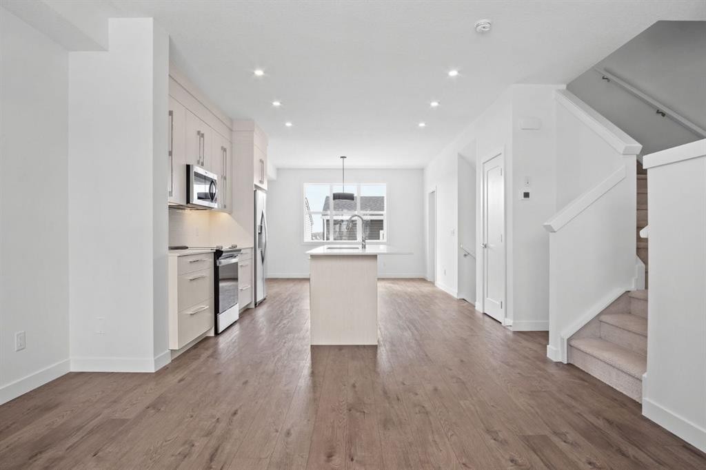 277 Dawson Way, Chestermere, AB - Indoor Photo Showing Kitchen