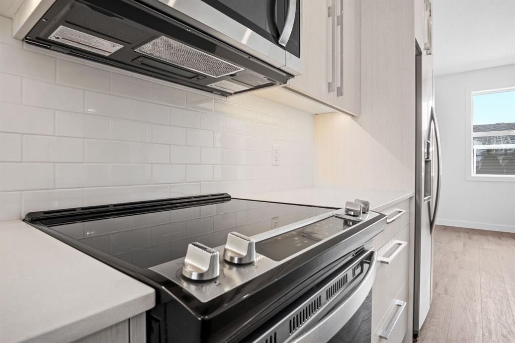 277 Dawson Way, Chestermere, AB - Indoor Photo Showing Kitchen