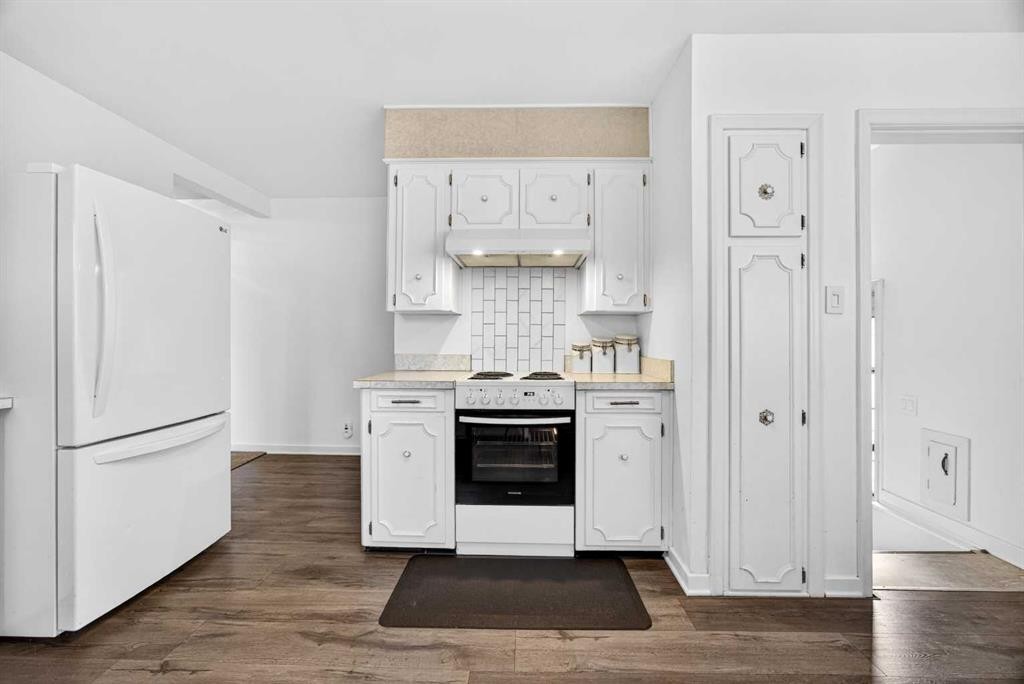 1232 40 Avenue Nw, Calgary, AB - Indoor Photo Showing Kitchen