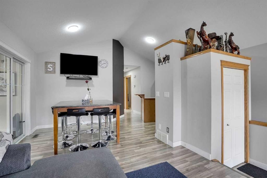 4 Martin Crossing Bay Ne, Calgary, AB - Indoor