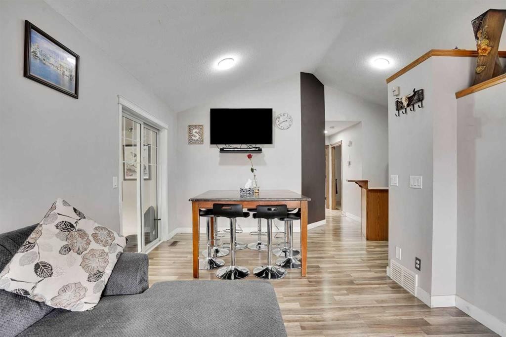 4 Martin Crossing Bay Ne, Calgary, AB - Indoor Photo Showing Other Room