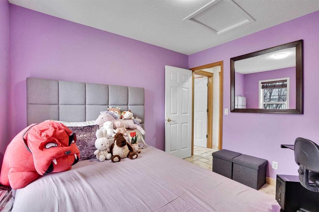 4 Martin Crossing Bay Ne, Calgary, AB - Indoor Photo Showing Bedroom