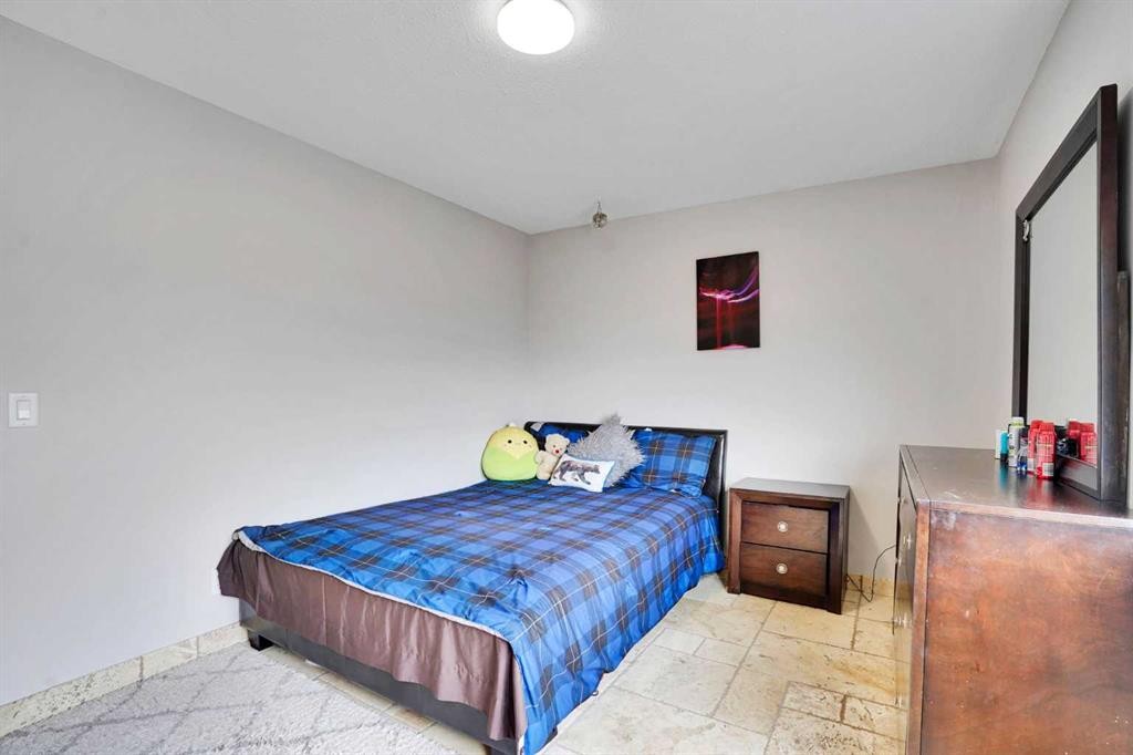4 Martin Crossing Bay Ne, Calgary, AB - Indoor Photo Showing Bedroom