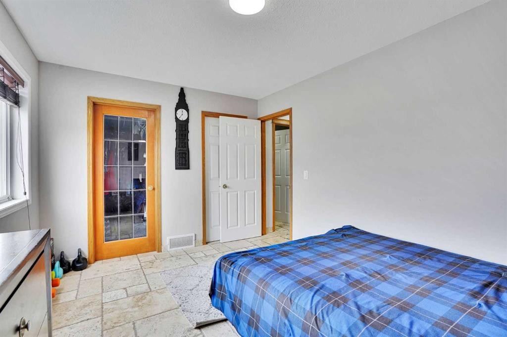 4 Martin Crossing Bay Ne, Calgary, AB - Indoor Photo Showing Bedroom