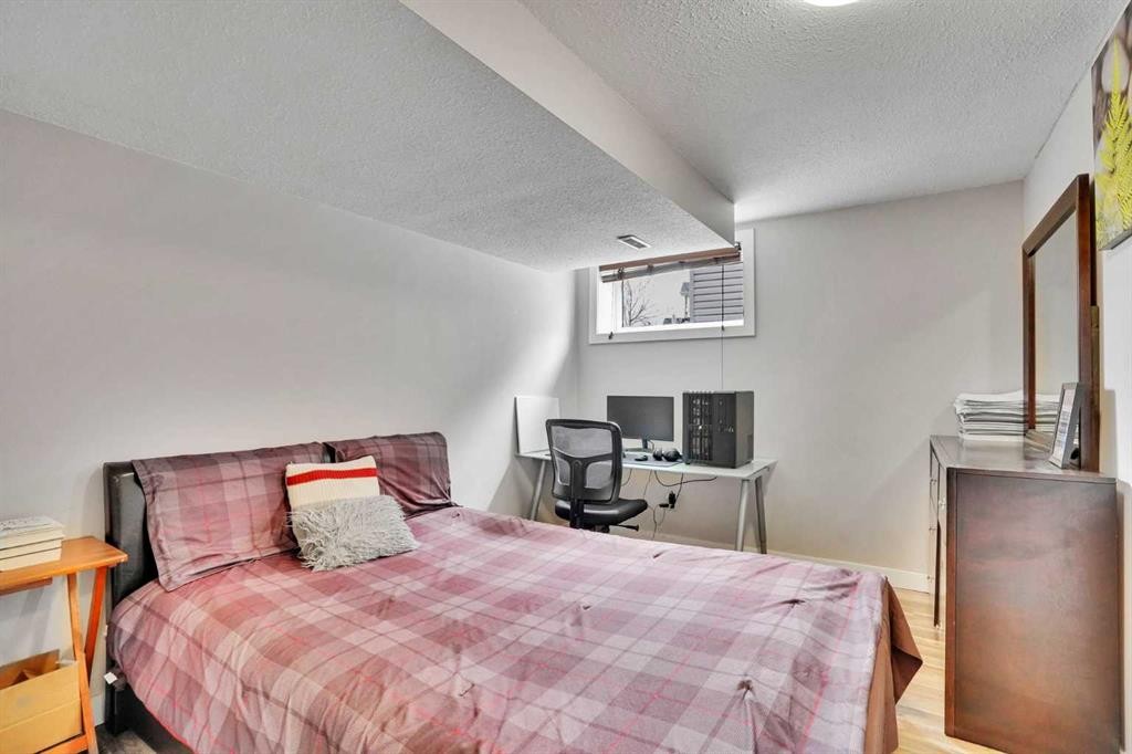 4 Martin Crossing Bay Ne, Calgary, AB - Indoor Photo Showing Bedroom