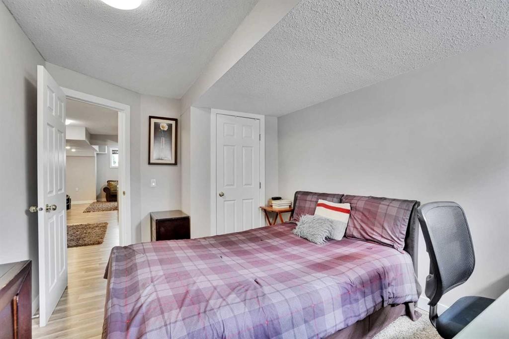 4 Martin Crossing Bay Ne, Calgary, AB - Indoor Photo Showing Bedroom