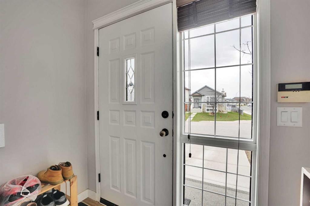 4 Martin Crossing Bay Ne, Calgary, AB - Indoor Photo Showing Other Room