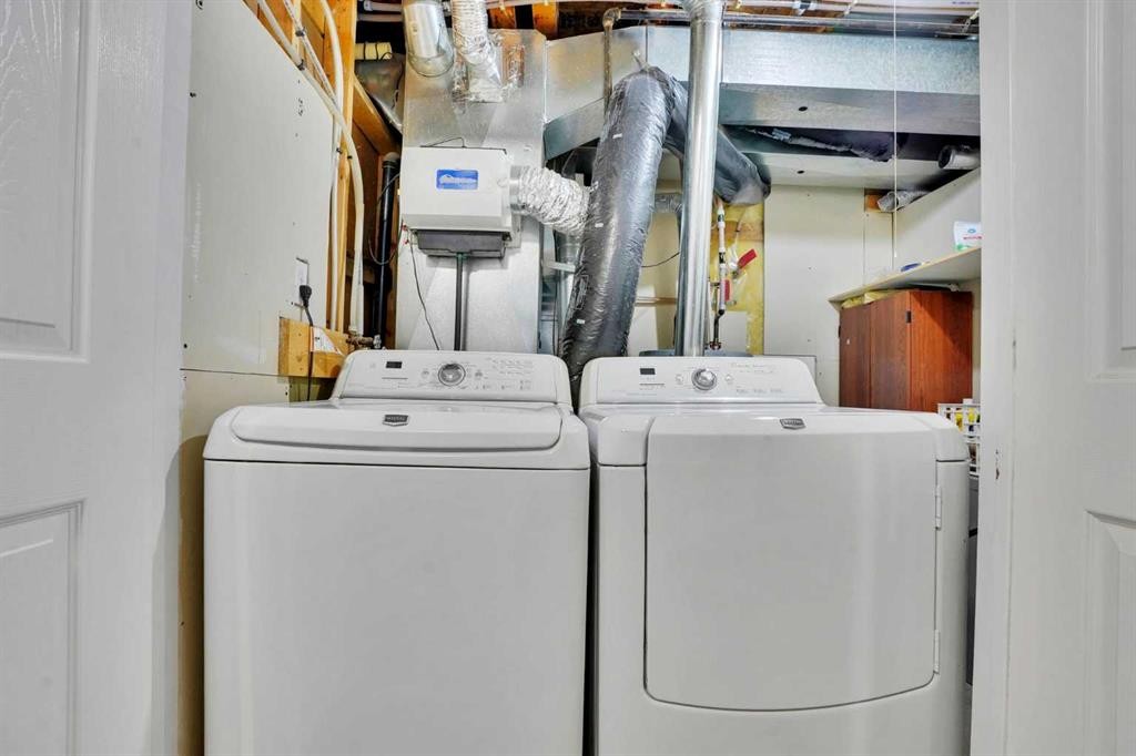 4 Martin Crossing Bay Ne, Calgary, AB - Indoor Photo Showing Laundry Room