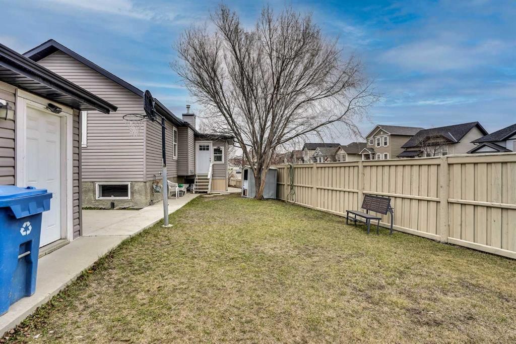 4 Martin Crossing Bay Ne, Calgary, AB - Outdoor