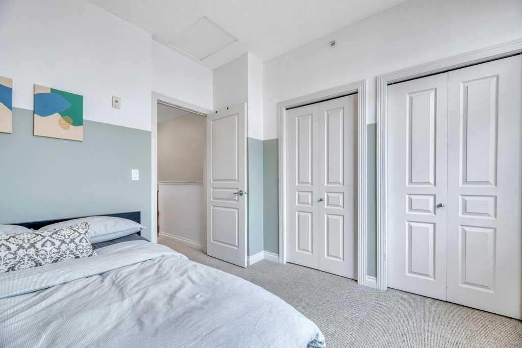 13-148 Rockyledge View Nw, Calgary, AB - Indoor Photo Showing Bedroom